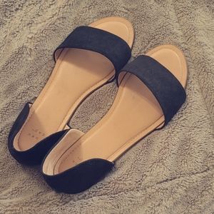 Flat sandals
